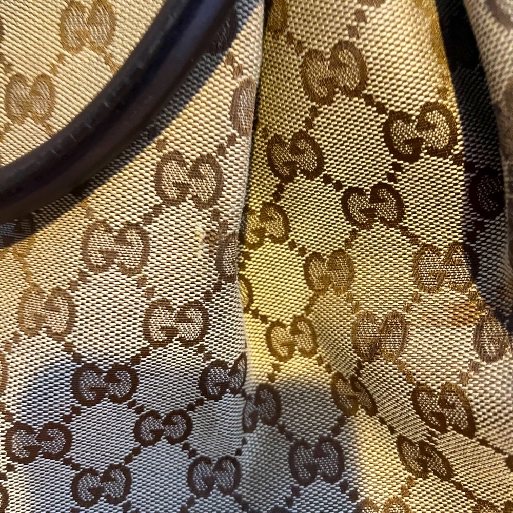 Satchel style Gucci bag.